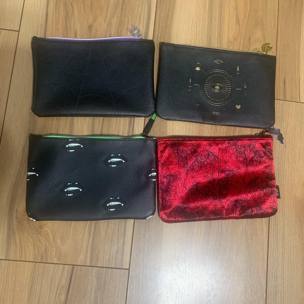 Your choice of any 2 cosmetic bag.
DM me with your selection!